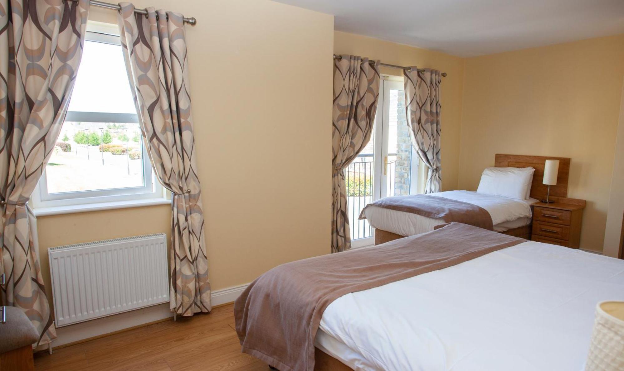 Knightsbrook Hotel Courtyard Accommodation 트림 외부 사진