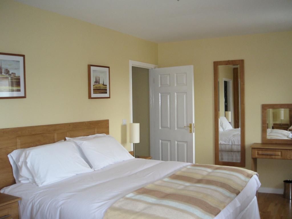 Knightsbrook Hotel Courtyard Accommodation 트림 외부 사진